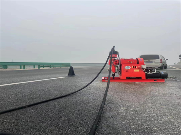 嫩江马路路基路面开裂下沉注浆加固灌浆