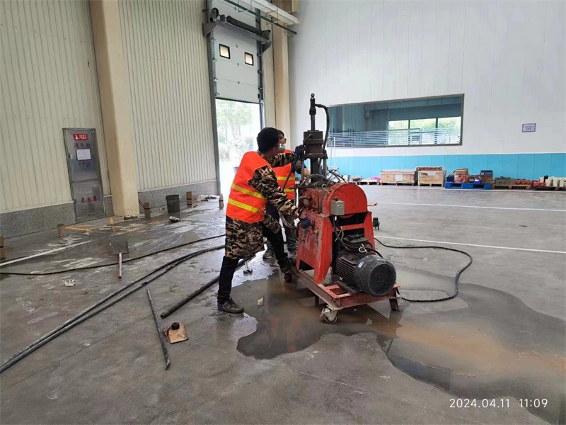 嫩江厂房地面下沉塌陷注浆加固施工